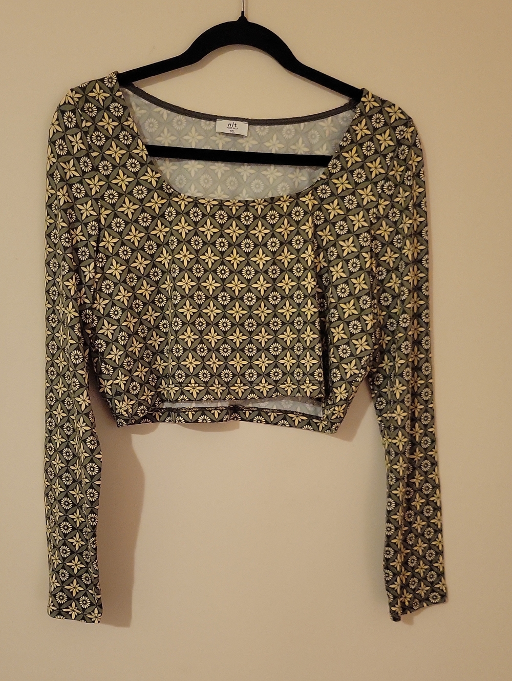 47g Nlt Floral Pattern Long-Sleeve Crop Top - Green